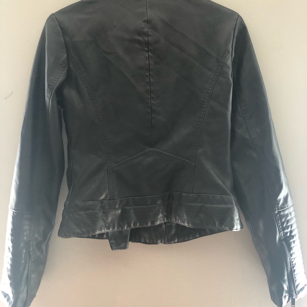 Universal thread leather jacket - Picture 3 of 3